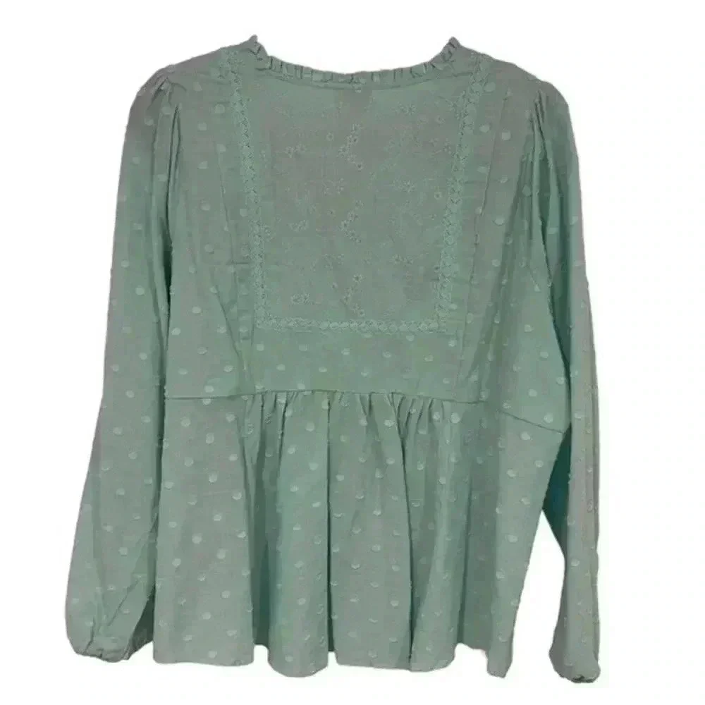 NWT TORRID‎ Clip Dot Mixed Eyelet Yoke Detail Top - Picture 5 of 8